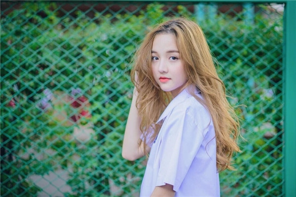 Mới đây, một hot girl Thái Lan đã khiến dân mạng một lần nữa phải tan chảy vì vẻ đẹp ngọt ngào và đó là cô gái có tên Jida Jidapa Siribanchawan, hay còn gọi là Jida (SN 1999), hiện đang học năm nhất khoa Khoa Báo chí và Truyền thông đại chúng.
