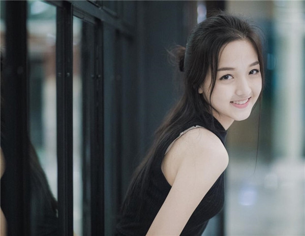 Hiện nay, cô nàng đang là diễn viên của công ty giải trí MBO, kiêm ca sĩ.