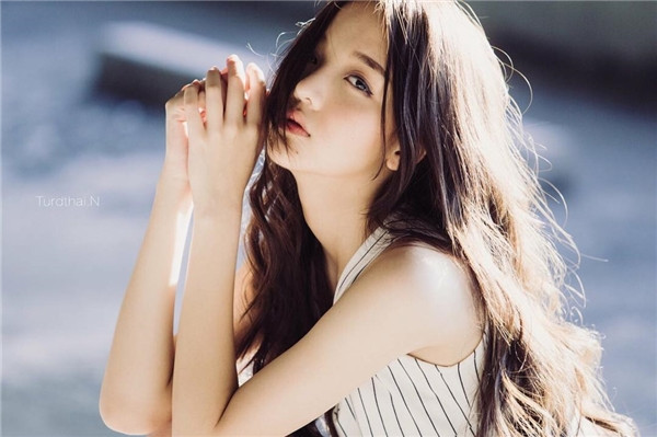 Những năm gần đây, mạng xã hội đã chứng kiến những màn ''lên ngôi'' ngoạn mục của các hot girl Thái Lan trên ''mặt trận'' gái xinh châu Á. Không sở hữu vẻ đẹp ''đúc từ 1 tượng'' như gái Hàn Quốc, cũng không quá lạ lẫm cá tính như gái Nhật, những cô nàng Thái Lan có nét đẹp đa dạng hơn, thiện cảm hơn rất nhiều. Ảnh trong bài: Facebook nhân vật.