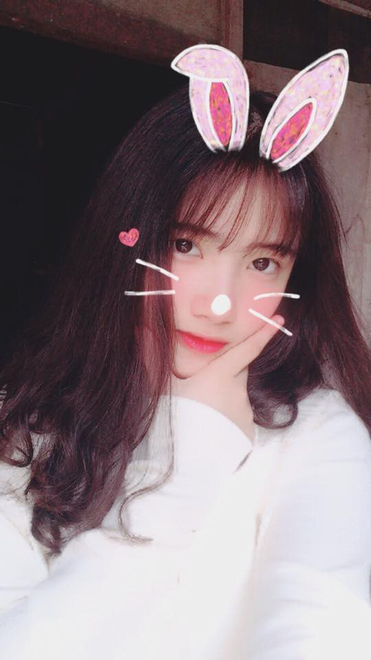 Sau hồi tìm kiếm, dân mạng đã nhanh chóng tìm ra danh tính của "hot girl bán đậu phụ". Cô bạn là Trần Thanh Thảo (17 tuổi, quê gốc ở Hải Phòng) đang theo học tại trường THPT Số 2 Bắc Hà, Lào Cai.