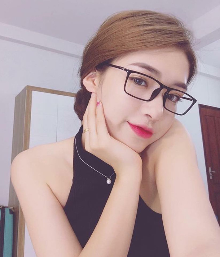 Còn với góc trực diện, cô bạn này lại khoe được vẻ nữ tính vốn có của mình mà chỉ cần nhìn qua thôi, anh chàng nào cũng muốn xin làm người yêu ngay lập tức.