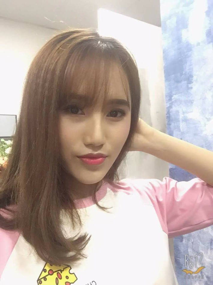 Nữ sinh Quảng Ngãi được nhắc tới đó là Cao Nhật Nguyệt, sinh năm 2000. Hiện tại, cô bạn này đang là Ủy viên thường trực đoàn trường THPT Sơn Hà( huyện Sơn Hà- tỉnh Quảng Ngãi. Bên cạnh đó, 10X Quảng Ngãi này còn giữ vai trò là thành viên của CLB Bóng đá nữ Liên cơ quan thị trấn Di Lăng.