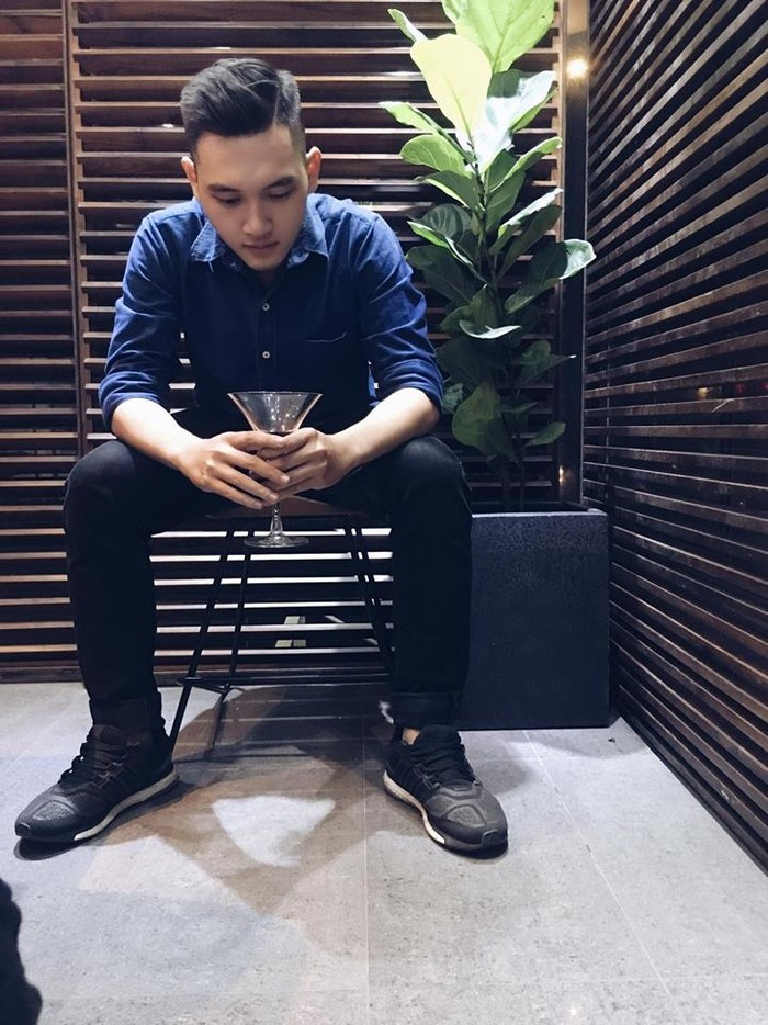 Vừa được tung lên mạng vài ngày, clip quay anh shipper đẹp trai tên Trà Duy, đi mô tô ship hàng đã nhận được sự quan tâm kha khá của cộng đồng mạng, đã có 328.000 lượt xem và 2000 lượt chia sẻ.
