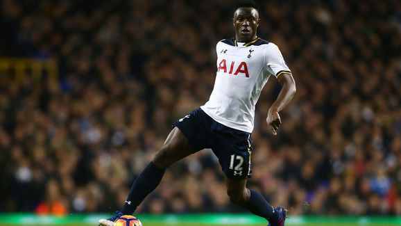 Victor Wanyama là cầu thủ người Kenya từng thi đấu cho Southampton và Celtic. Chiến binh 25 tuổi của này có sức tỳ đè mạnh mẽ khiến bất cứ hàng phòng ngự nào cũng phải để mắt tới mình.