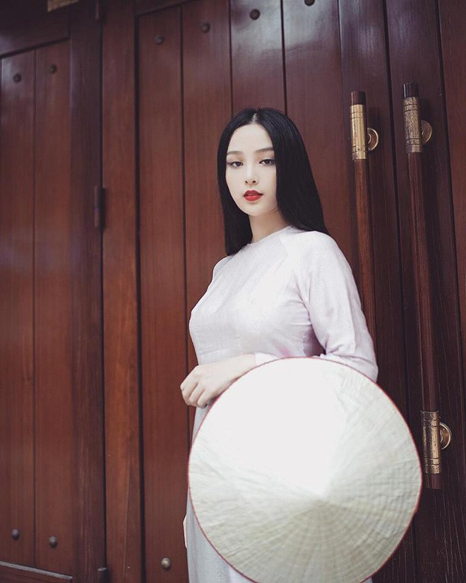 Hội mẹ bỉm sữa xuýt xoa ao ước với nhan sắc ngày càng đi ngược thời gian của Huyền Baby.