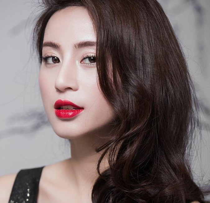 Cũng giống như Mi Vân, Ngọc Anh cũng là hot girl Việt đời đầu. Cô nàng này năm nay cũng đã bước vào tuổi 30 và để lại phía sau cả một quá khứ đầy tiếng tăm với danh xưng "Miss Audition Ngọc Anh", cái tên khiến nhiều bạn trẻ 8X, 9X phải ngưỡng mộ.