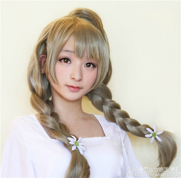 Phong trào cosplay thời gian qua đang trở lại rầm rộ và cũng từ đó, dân mạng phát hiện ra vô vàn những hot boy, hot girl có đam mê và trình động cao trong môn nghệ thuật này. Mới đây, anh chàng mỹ nam Trung Quốc hóa trang cosplay xinh như gái thật khiến thị giác nhiều người bị đánh lừa.