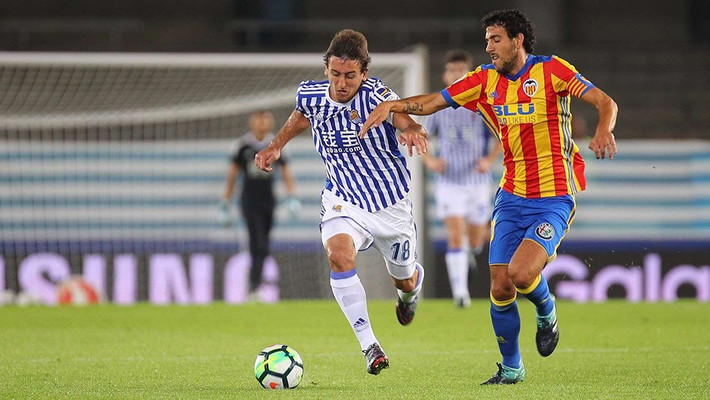 Real Madrid và Barca giành sao trẻ Tây Ban Nha: Real Marid và Barca đang bước vào cuộc chiến quyết liệt, liên quan đến Alvaro Odriozola - tài năng trẻ của bóng đá Tây Ban Nha. Odriozola đang thi đấu ấn tượng với Sociedad cũng như U21 Tây Ban Nha. Odriozola có thể đá tốt vai trò tiền đạo, nhưng anh thành công với Sociedad chủ yếu nhờ vị trí hậu vệ phải.