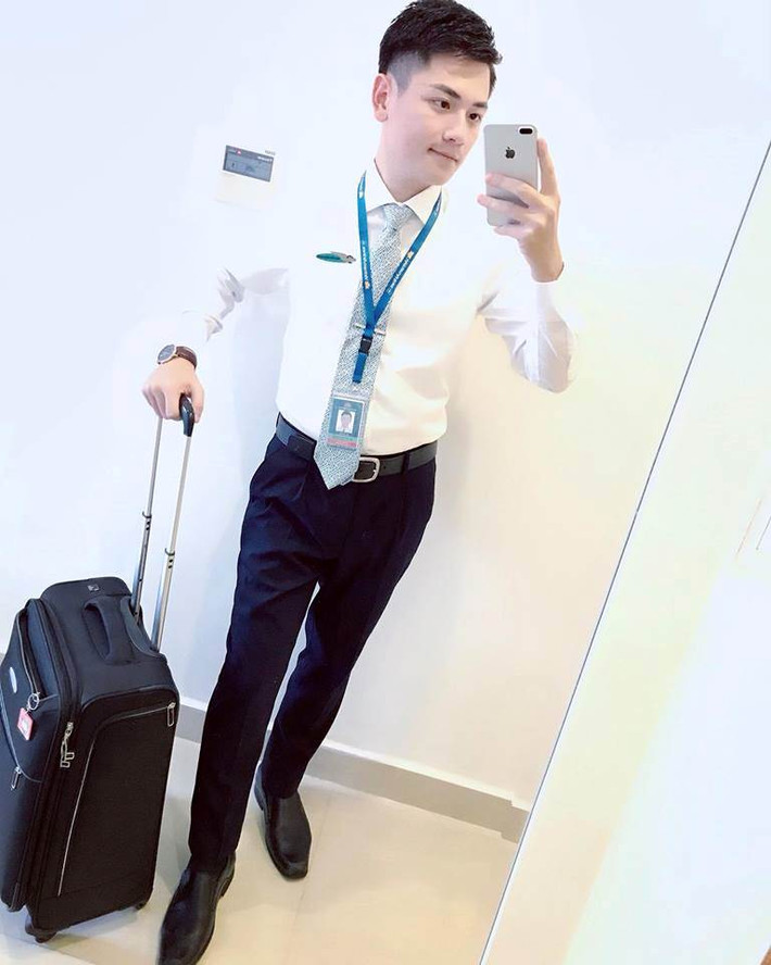Chia sẻ về việc bất ngờ nổi tiếng chỉ sau một đêm, Nguyễn Khôi cho biết rằng anh thấy rất bất ngờ và vui vì không ngờ bức ảnh chụp với đồng phục nghề nghiệp lại tạo hiệu ứng khá lớn đến vậy.