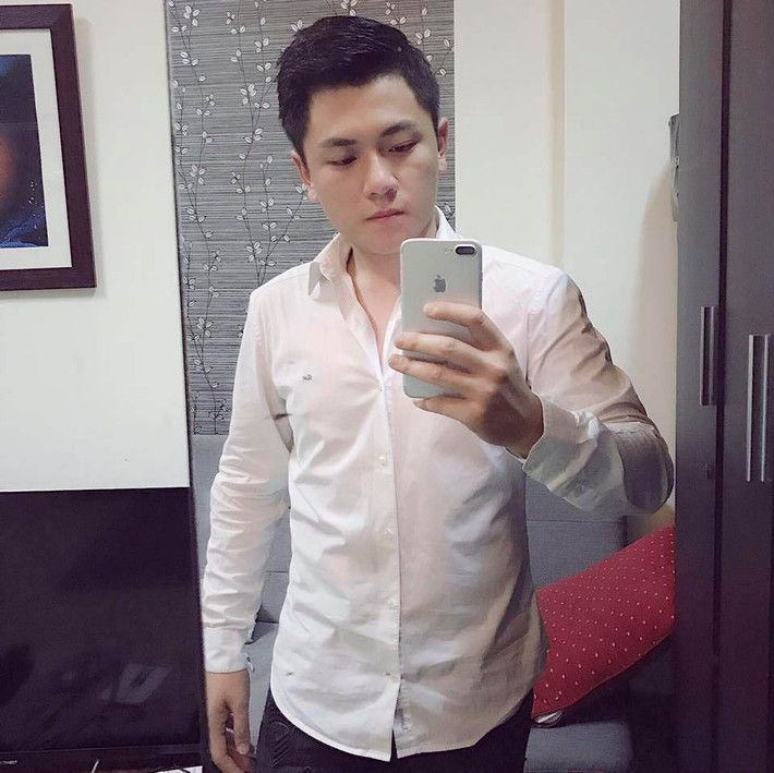Bất ngờ nổi tiếng nhưng cuộc sống nhưng không ảnh hưởng nhiều lắm. Trai đẹp 9X tiếp viên này vẫn đi làm bình thường và cảm thấy hạnh phúc khi được bận rộn cùng chiếc vali và những chuyến bay mỗi ngày.