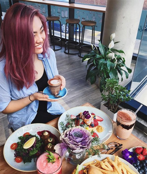 Ghé thăm trang cá nhân của Yan Dong bất cứ ai cũng sẽ ngạc nhiên và thích thú bởi những bức hình mà cô bạn 9X người Úc này đăng tải những món ăn được chụp lại rất được đầu tư về màu sắc, bố cục, khiến người xem cảm thấy rất "ngon mắt".