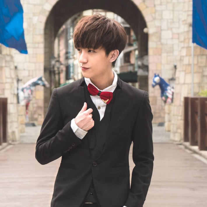 Nhan sắc là thế nhưng điều khiến nhiều người nhớ đến chàng hot boy có chiều cao khiêm tốn này đó chính là tài năng âm nhạc của anh. Khởi nghiệp là một ca sĩ trẻ, Justin đã dành khá nhiều giải thưởng về âm nhạc.