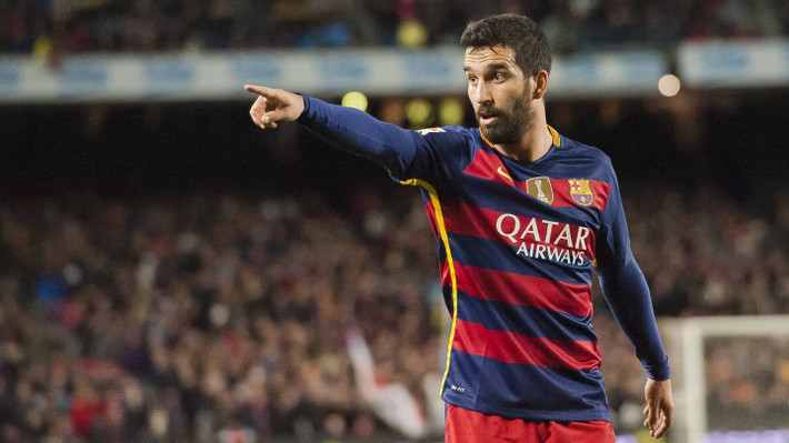 Arda Turan và lời giải ở Barca: Để thanh lọc bớt đội hình nhằm đón về những tân binh phục vụ cho kế hoạch của HLV Valverde, báo chí Tây Ban Nha mới đây đưa tin Barca đã cho những cầu thủ nào nằm trong diện không dùng đến biết tin để tìm bến đỗ mới, mà điển hình là Arda Turan. Ảnh: Marca