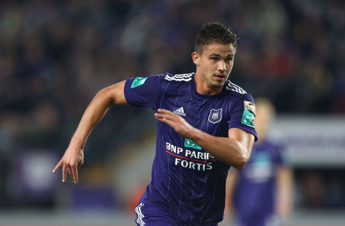 Sao Anderlecht nóng lòng đến M.U: Theo tin từ Metro, tiền vệ Leander Dendonker đang rất nóng lòng đến Man Utd thi đấu và Anderlecht cũng sẵn sàng giúp anh đạt được tham vọng của mình. Metro