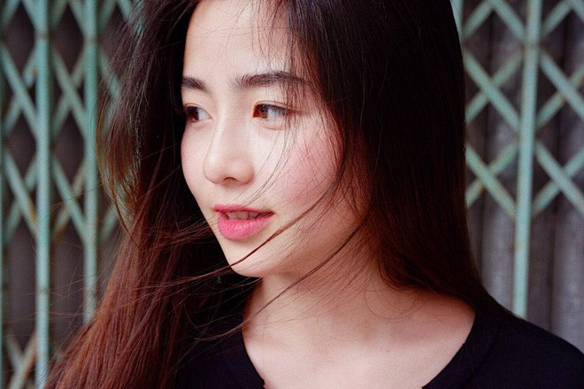 Bà mẹ 9X nổi tiếng Nguyễn Nam Thương khoe nhan sắc ngọt ngào trong veo, tận hưởng nốt không khí Tết những ngày cuối cùng.