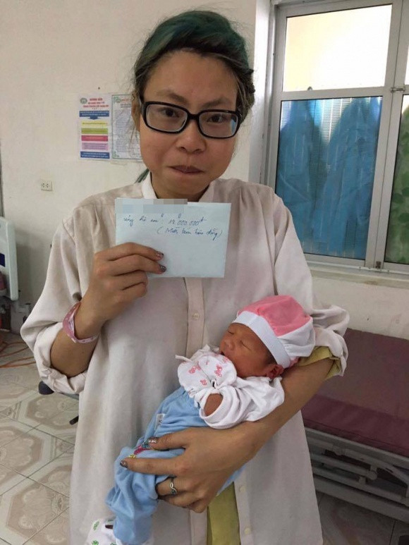 Bella rời Sài Gòn sau vài tuần sinh sống, cầm số tiền được các nhà hảo tâm quyên góp cho và trở về Hà Nội lại tiếp tục đi lang thang và gây ra những clip thị phi được dân mạng quay lại. Đặc biệt, khi ra đến sân bay, Bella còn mang súng nhựa vào khu vực kiểm tra an ninh khiến các nhân viên bảo vệ phải rất khó khăn để giải quyết vụ việc.