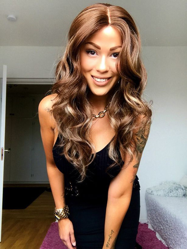 Therese Hansson (26 tuổi đến từ thủ đô Malmo của Thụy Điển) là nữ y tá phục vụ tại bệnh viện Malmo. Cô gái này gây ấn tượng với khuôn mặt ưa nhìn, thân hình nóng bỏng và cách chăm sóc bệnh nhân hết sức tận tình. Tuy nhiên, ít ai biết rằng bên trong cô y tá này lại mắc chứng bệnh ung thư nan y từ khi 14 tuổi.