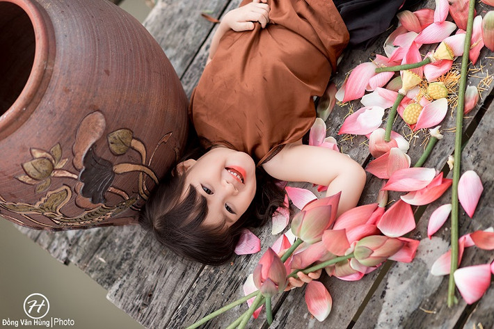Bộ ảnh trên được nhiếp ảnh gia Đông Vũ Hùng thực hiện để dành tặng cho cô người mẫu nhí Hà thành - Lê Trần Ngọc Anh. Ảnh trong bài: Đồng Văn Hùng Photography.