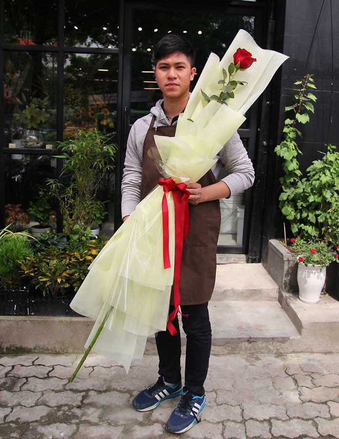 Những ngày Lễ tình nhân cận kề, câu hỏi hóc búa khiến nhiều dân mạng đau đầu đó là nên mua quà Valentine gì tặng cho một nửa của mình. Rất nhiều ý tưởng đã được đưa ra như tặng chocolate, tặng gấu, nước hoa... và sự xuất hiện của những bông hoa hồng khổng lồ khiến nhiều người đã có ý tưởng hay ho. Ảnh trong bài: Boxhoavalentine.