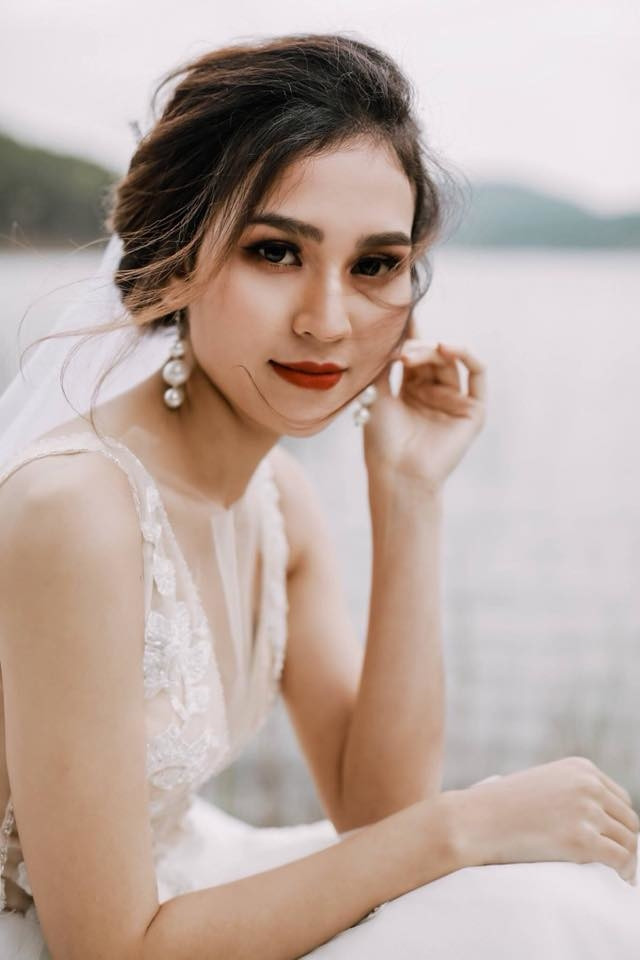 Với vóc dáng cao ráo cùng nhan sắc nổi bật, H'Pi Niê chính là Miss thể thao từng lọt top 10 Hoa khôi Miền Trung và là đối thủ nặng kí trên các đấu trường nhan sắc dành cho học sinh, sinh viên sắp tới.
