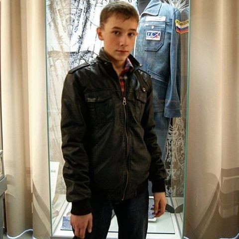 Trước khi có bộ tóc dài, nhìn Andrey Nagorny thật nam tính. Ảnh trong bài: Instagram nhân vật.