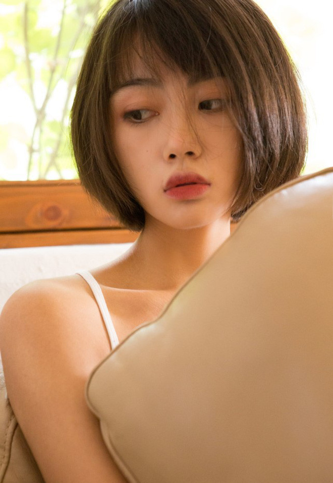 Tử Hà thường xuyên thay đổi phong cách, lúc thì gợi cảm, khi lại cực kì đáng yêu khiến các fan hâm mộ của cô không cảm thấy nhàm chán.