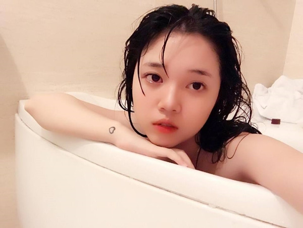 Theo chia sẻ, Ngọc Linh theo đuổi nghề game streamer chỉ như công việc partime thời đại học bởi vì cô rất đam mê game và nhận thấy nó có thể giúp cô rèn giũa nhiều kĩ năng mềm từ cách giao tiếp đến biểu cảm.