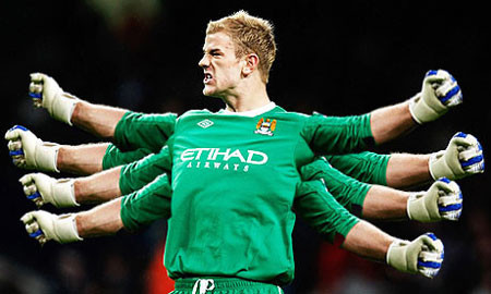 Joe Hart không muốn trở lại Man City: Chia sẻ trước báo giới, thủ thành Joe Hart thừa nhận muốn rời Man City theo dạng bán đứt, chứ không phải cho mượn như hiện nay. Mùa này, thủ thành người Anh thi đấu cho West Ham theo hợp đồng cho mượn. Ảnh: Goal