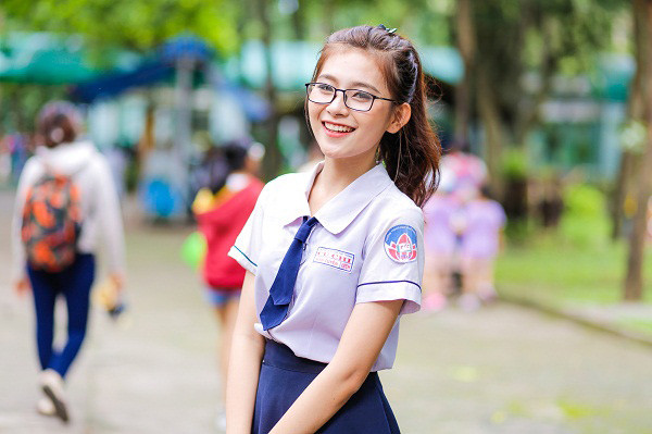 Bảng thành tích của Minh Tuyền có lẽ cũng là một trong những yếu tố khiến cô nhận được rất nhiều sự ủng hộ của khán giả tính đến thời điểm hiện tại: Học sinh giỏi 12 năm; Học bổng học sinh chuyên xuất sắc lớp 10,11,12 ; Đoàn viên xuất sắc năm 2016; Đại diện học sinh toàn thành giao lưu văn hoá Việt-Lào; Giải 3 học sinh giỏi cấp thành phố môn Sinh; Giải nhất Học sinh thanh lịch 20/11; Cháu ngoan Bác Hồ cấp thành phố; Giải nhất hội thi Kể về tấm gương đạo đức Hồ Chí Minh.
