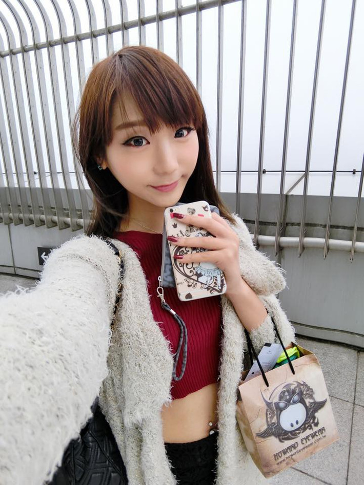 Ellie Cheng, 24 tuổi đến từ Macao. Cô gái này đã ấp ủ giấc mơ tìm lại chính mình từ khi còn rất nhỏ và đến năm 15 tuổi cô bắt đầu hành trình đó.