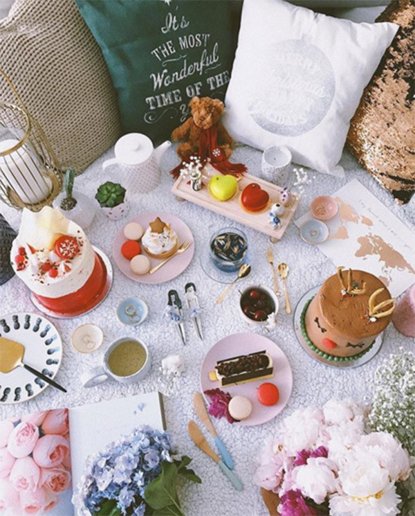 Instagram của Yan Dong dường như là cuốn nhật kí bằng ảnh rất đặc biệt ghi lại hành trình ẩm thực của chính mình. Tuy nhiên, cô cũng thừa nhận, mình chưa đi quá nhiều nơi trên thế giới và cũng không thường xuyên đi du lịch.