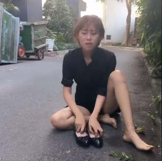 Xem clip nhiều người không khỏi ngạc nhiên và phì cười trước hành động có phần trẻ con của nhân vật.