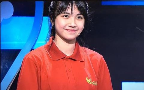 - 18 tuổi, một mình sống và học tập nơi xa xứ hẳn không dễ dàng với cô gái “sinh ra từ ống nghiệm”, không biết đi xe đạp và chưa từng sang đường một mình? Đúng là cuộc sống của một du học sinh không hề đơn giản, mình phải chi tiêu hợp lý, phải tự nấu ăn để tiết kiệm chi phí. Có những cái trước giờ mình chưa hề đụng tay làm như: quản lý tiền điện nước, tiền ga, tiền nhà, mua đồ, nấu ăn… thì bây giờ phải học cách làm hết. Bên cạnh đó, sự bất đồng ngôn ngữ ở Nhật cũng đem lại khó khăn lớn, phải xoay sở nhiều để hòa nhập với mọi người. Nhưng mình là một cô gái may mắn, được cộng đồng du học sinh Việt trong trường giúp đỡ nhiều. Các anh chị nhiệt tình đến mức cùng mình đi làm thẻ ngân hàng, mua sim điện thoại, đi thăm thú nhiều nơi mà không hề than phiền gì cả. Mặc dù không có ba mẹ bên cạnh nhưng vẫn phải sống thật tốt, không thể bỏ lơ cuộc sống của mình được. Dù gặp nhiều trắc trở thế nào, mình cũng cố gắng tự giải quyết. Mình cũng thuộc dạng nói nhiều nên không quá khó khăn để hòa nhập với mọi người.
