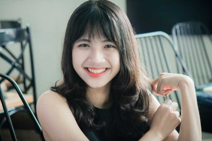 Chúng tôi đã có cuộc trò chuyện với hot girl Olympia Lan Thy, nghe cô chia sẻ về cuộc sống gần một năm qua tại xứ xở hoa anh đào: - Sau những ồn ào vừa qua, dường như Lan Thy rất dè dặt với dư luận. Cuộc sống tại đất nước mặt trời mọc của bạn thế nào? Sau một kỳ học, mình rất thích cuộc sống ở đây. Người Nhật tốt, thân thiện và ý thức cao. Ngoài ra, mình còn có những người bạn quốc tế rất thân thiện, hòa đồng và mình học được nhiều từ họ, đặc biệt là sự bình tĩnh giải quyết các tình huống.