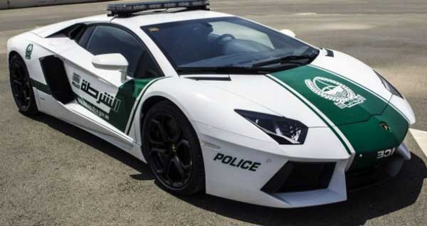 Cảnh sát đi Bentley, Ferrari, Lamborghini là chuyện bình thường trên phố.