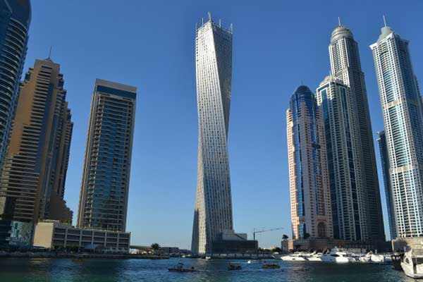 Du lịch Dubai, bạn có những tòa nhà cao hàng trăm tầng mọc san sát nhau.