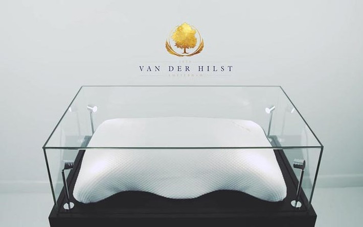 Chiếc gối đắt nhất hành tinh này được thiết kế bởi Thijs van der Hilst, nhà vật lý trị liệu người Hà Lan. (Ảnh: tailormadepillow)