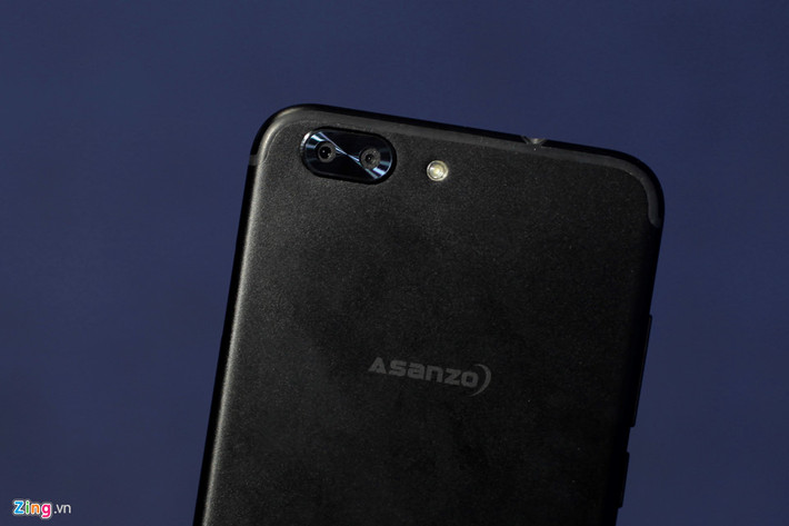 Máy ảnh chính 16 MP, có khả năng chụp ảnh xoá phông tương tự nhiều smartphone cao cấp. Máy ảnh trước 8 MP. Asanzo Z5 chạy hệ điều hành Android 7.0, dùng chip MT6750T, RAM 4 GB, bộ nhớ trong 32 GB.