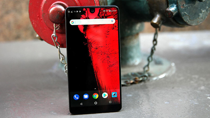 Essential Phone được ví như kẻ huỷ diệt của iPhone. Đây là một trong những smartphone hiếm hoi có diện tích hiển thị lên đến 84,85%. Essential Phone dùng màn hình 5,7 inch tỷ lệ 19:10 độ phân giải 1.312 x 2.560 pixel, mật độ điểm ảnh 504 ppi. Khung máy dùng chất liệu titanium. Theo nhà sản xuất nếu bị rơi máy sẽ không để lại bất cứ vết trầy hoặc móp nào.