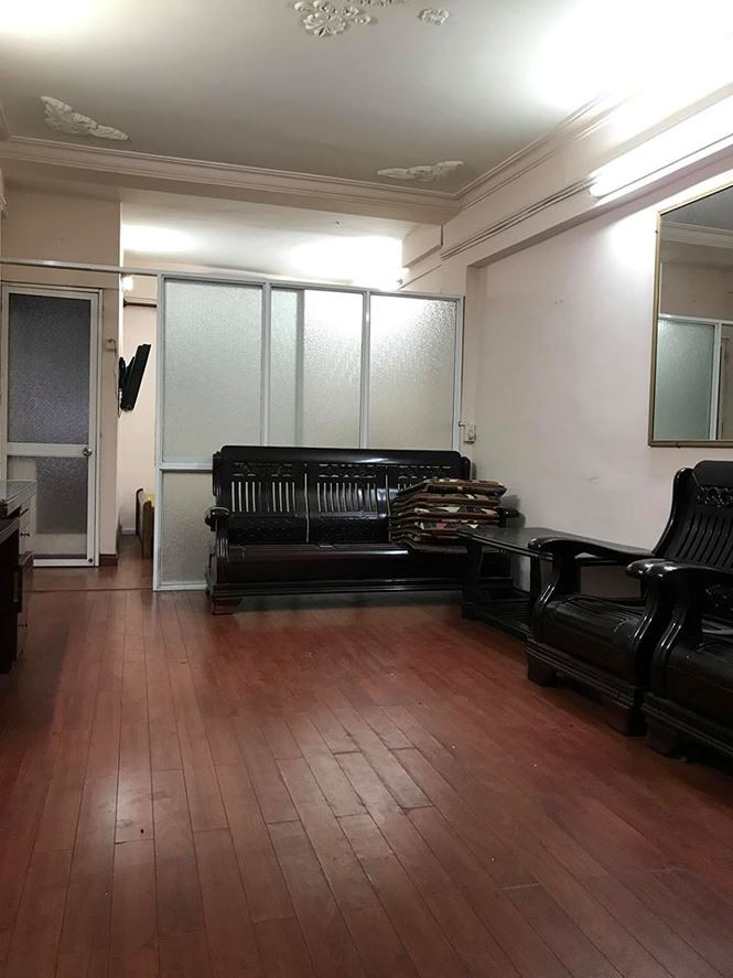 Mới đây, nghệ sĩ Chí Trung đăng tải một số hình ảnh về căn hộ chung cư ở khu tập thể Nguyễn Khắc Cần, Hoàn Kiếm, Hà Nội với ý định cho thuê trên trang cá nhân của mình.