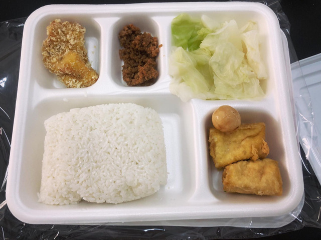 Xúc động những hình ảnh BV Bạch Mai chuẩn bị chu đáo cho người cách ly - Hình 10 Xuc dong nhung hinh anh BV Bach Mai chuan bi chu dao cho nguoi cach ly-Hinh-10