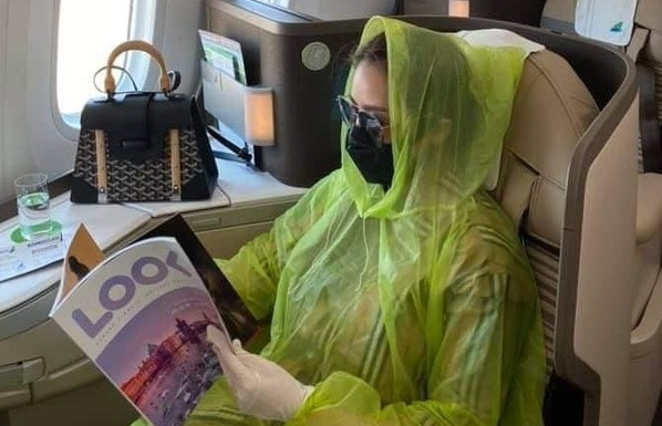 Mặc áo mưa không phải là giải pháp tối ưu ngăn ngừa Covid-19 Mac ao mua khong phai la giai phap toi uu ngan ngua Covid-19