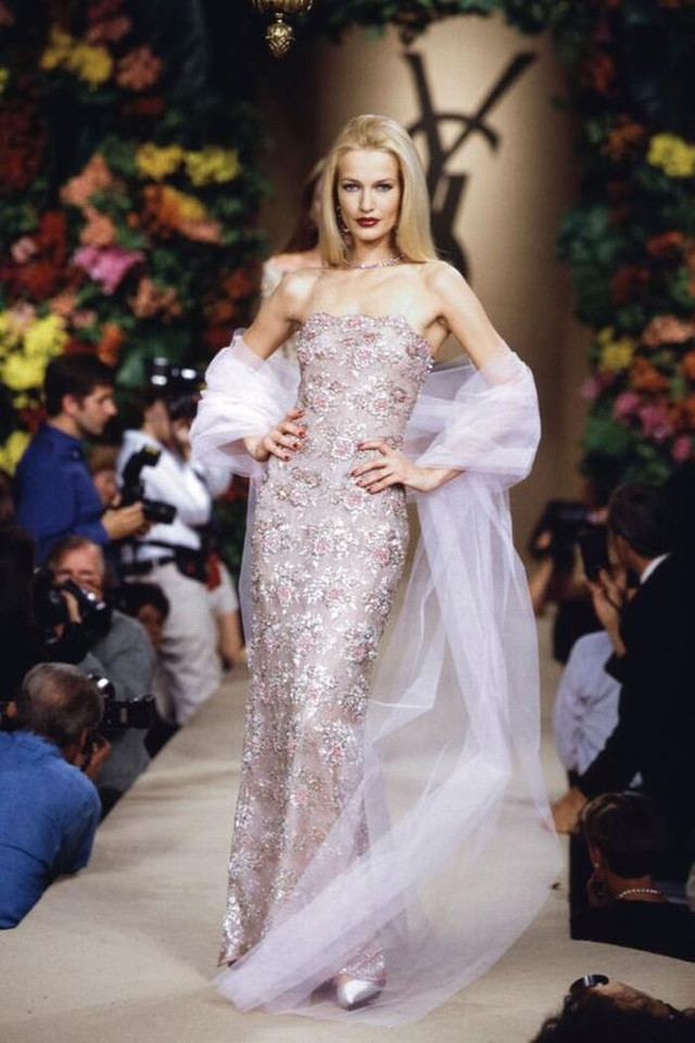 7 lời khuyên thời trang không bao giờ lỗi thời của Yves Saint Laurent - Hình 6 7 loi khuyen thoi trang khong bao gio loi thoi cua Yves Saint Laurent-Hinh-6