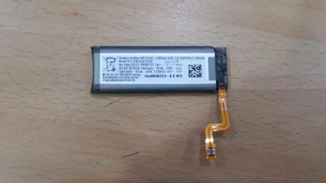 Màn hình gập "độc nhất vô nhị" của Galaxy Z Flip Man hinh gap