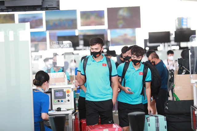 Tuyển Việt Nam lên đường sang UAE, quyết làm nên chuyện - Hình 10 Tuyen Viet Nam len duong sang UAE, quyet lam nen chuyen-Hinh-10