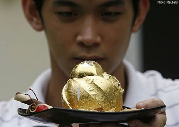 Choáng với món bánh socola đính 15 viên kim cương, phủ 24 carat vàng Choang voi mon banh socola dinh 15 vien kim cuong, phu 24 carat vang