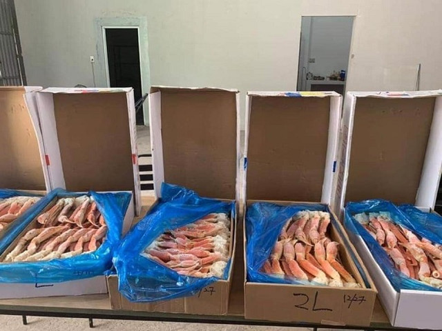 Chân cua tuyết đầy chợ giá siêu rẻ, cửa hàng bán ngày vài tạ - Hình 3 Chan cua tuyet day cho gia sieu re, cua hang ban ngay vai ta-Hinh-3