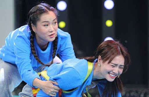 Lan Ngọc hôn môi Lâm Vỹ Dạ... trò lố trên game show Việt - Hình 2 Lan Ngoc hon moi Lam Vy Da... tro lo tren game show Viet-Hinh-2