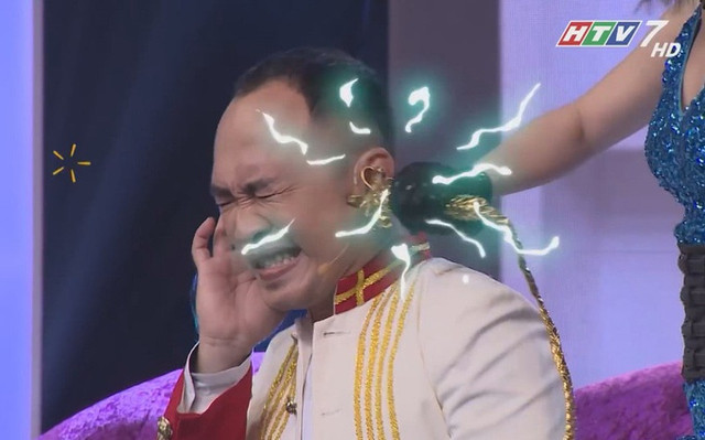 Lan Ngọc hôn môi Lâm Vỹ Dạ... trò lố trên game show Việt - Hình 3 Lan Ngoc hon moi Lam Vy Da... tro lo tren game show Viet-Hinh-3