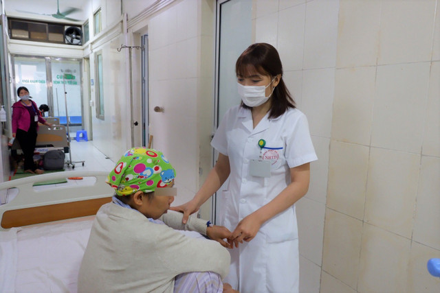 Rơi nước mắt trước nghị lực của nữ điều dưỡng mắc 6 bệnh ung thư - Hình 2 Roi nuoc mat truoc nghi luc cua nu dieu duong mac 6 benh ung thu-Hinh-2